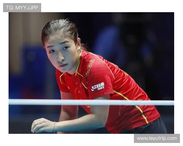 刘诗雯训练室里悄悄的，谁注意到她手机屏保竟然是旅游美照？