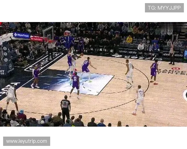 兰德尔突破制造错位提升进攻效率，明显拉开与内线同僚差距