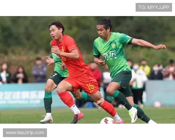 张玉宁穿得跟去开趴似的，场上却比谁都低调，这反差我服！