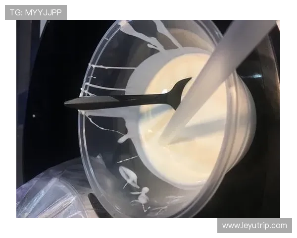 练俊杰家的冰箱里塞满了蛋白粉，连饮料都得排队等位置