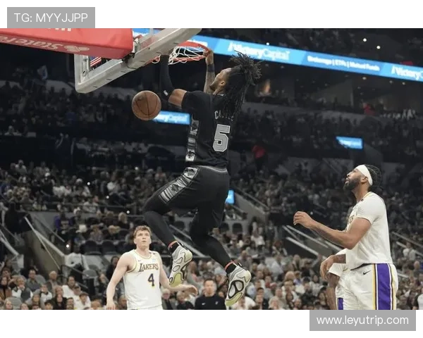 文班亚马挡拆制造错位 比新秀赛季投篮更高效